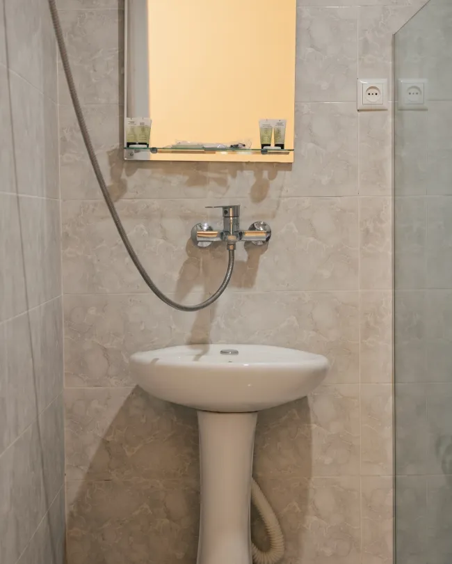 Economy Quadruple Room · Photo 10