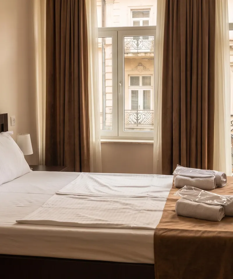 Interior of Standard Double Room with Balcony at New Tamarisi Hotel